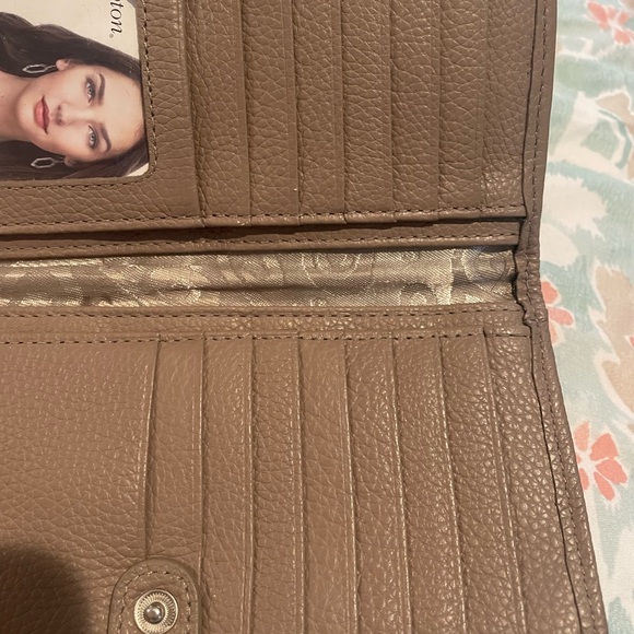 EUC Brighton snakeskin with tan genuine pebble leather large wallet - Picture 6 of 8